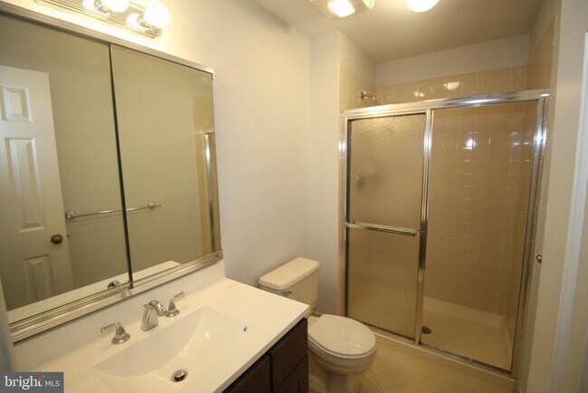 Building Photo - 681 Rose Hollow Dr