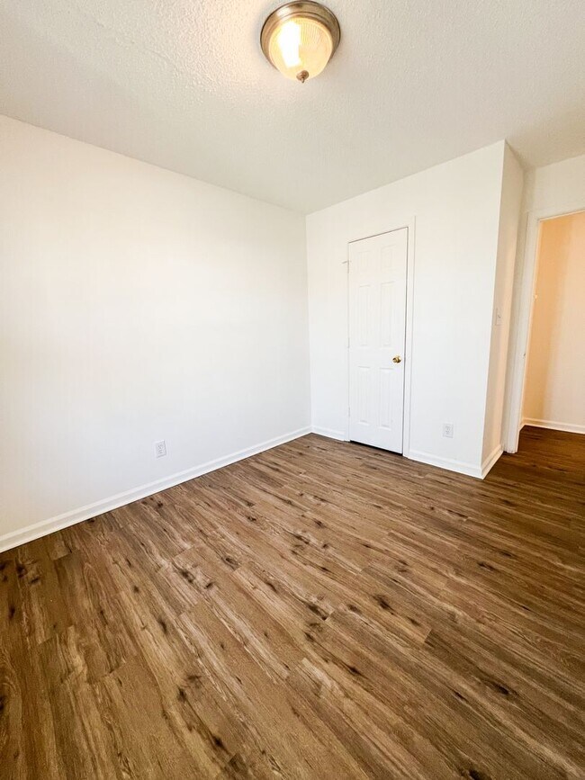 Building Photo - 438 Cranklen Cir