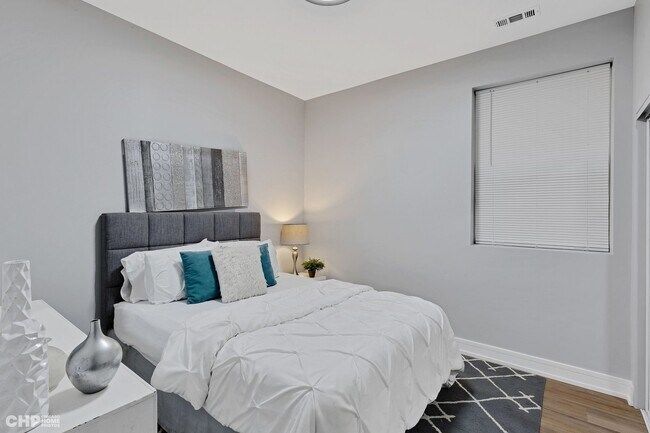 Building Photo - 3920 S Calumet Ave