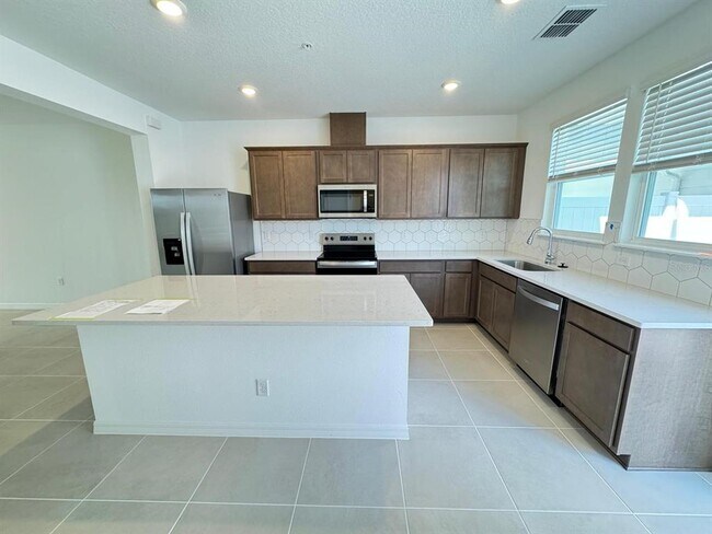 Building Photo - 4561 ORCHARD VIEW Aly