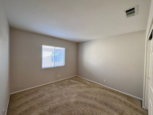 Building Photo - Beautiful 4 bedroom Temecula home sitting ...