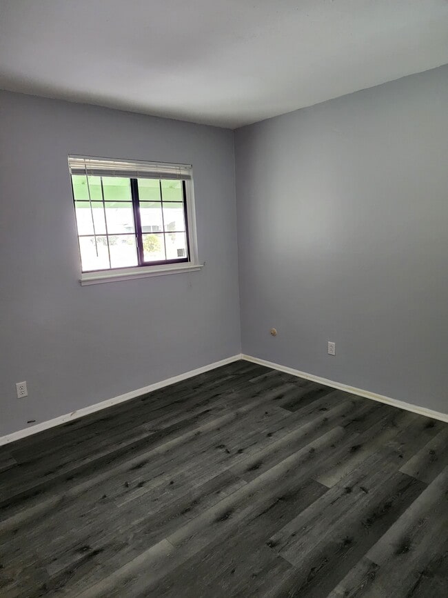 Building Photo - 9172 Thilow Dr