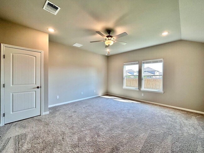Building Photo - Charming 3-Bed, 2-Bath Home with Modern Up...