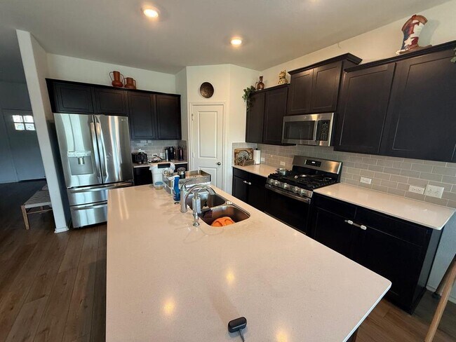 Building Photo - 380 Mendoza