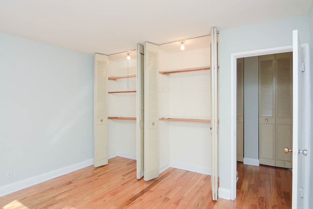 Building Photo - 515 W Briar Pl