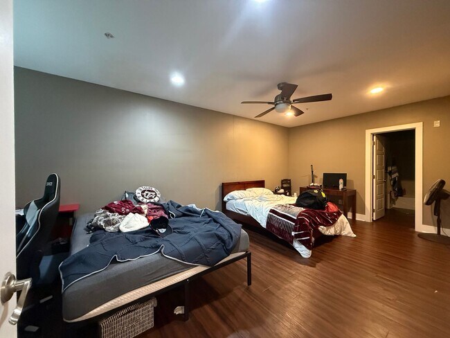 Building Photo - August Move in! 3 Bed, 3.5 Bath on Northgate
