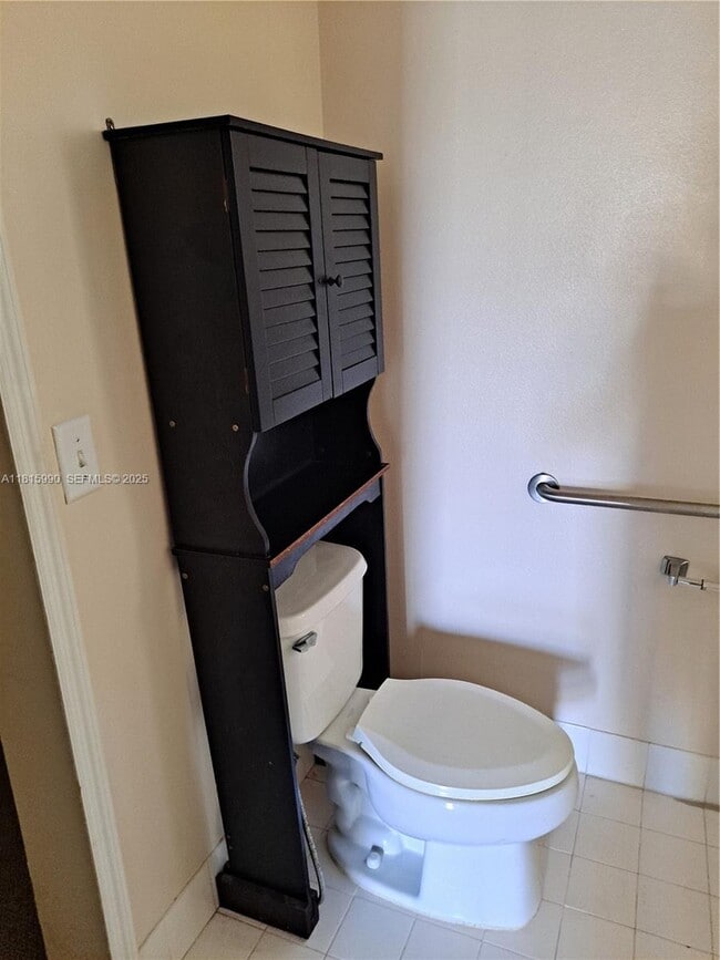 Building Photo - 3255 NE 184th St