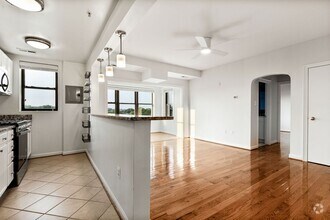 Building Photo - Available Now! Recently Updated, Spacious ...