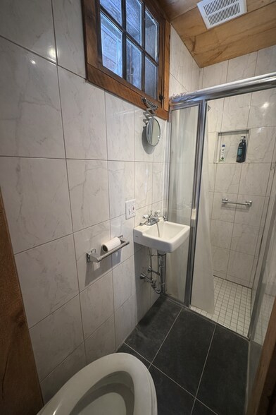 Building Photo - 45 Hoppen Rd