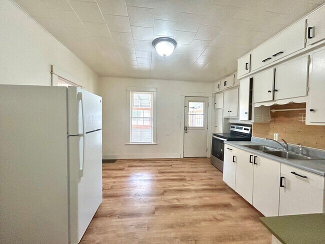 Building Photo - 2550 Crozier Ave
