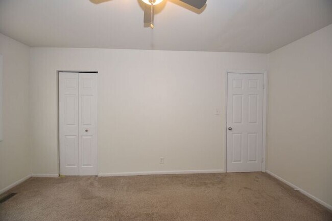Building Photo - South Bend's Topsfield 1 bedroom Condo for...