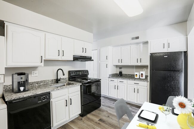 Building Photo - Brinkley Manor Apartments