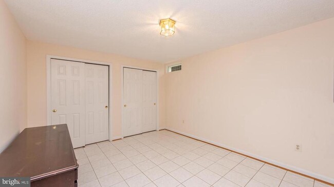Building Photo - 3871 Woodville Ln