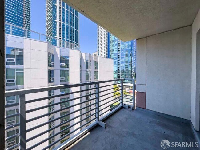 Building Photo - 400 Beale St