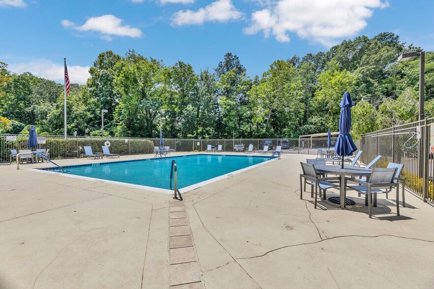 Building Photo - 6666 Brookmont Ter