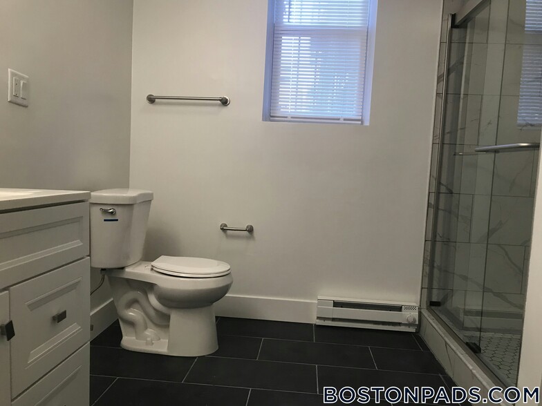 Building Photo - 108 Jersey St
