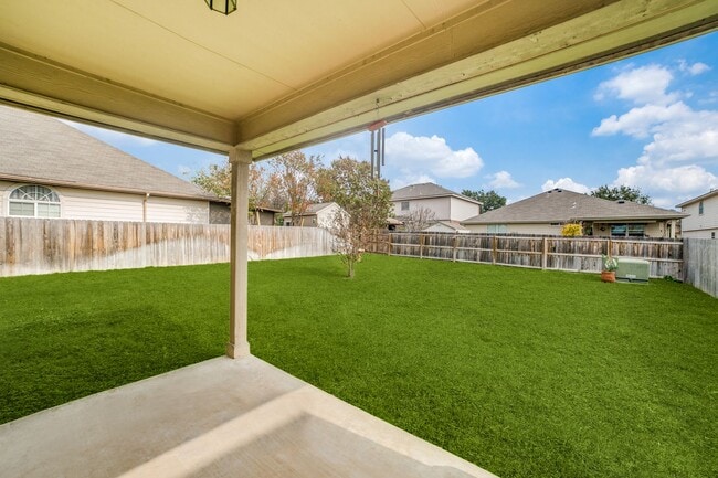 Building Photo - 4 Bedroom/2 Bath Wildhorse Subdivision