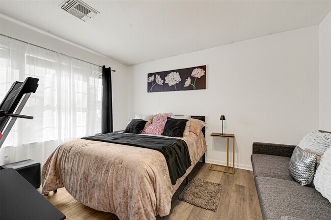 Building Photo - 2527 Spring Lily Ct