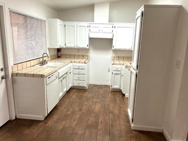 Building Photo - 4312 White Ln