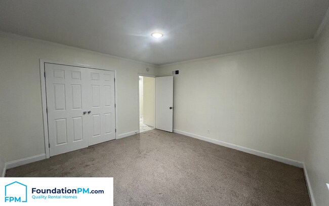 Building Photo - 800 E Shelby Dr