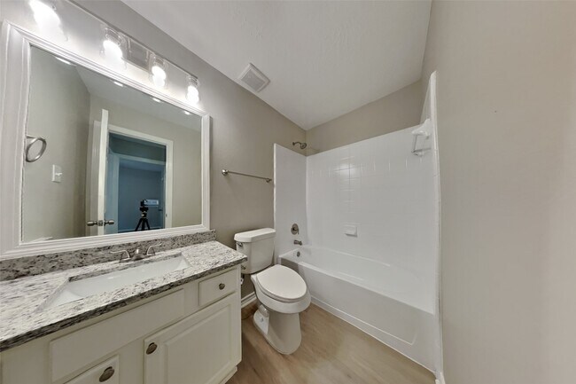 Building Photo - 26925 Carriage Manor Ln