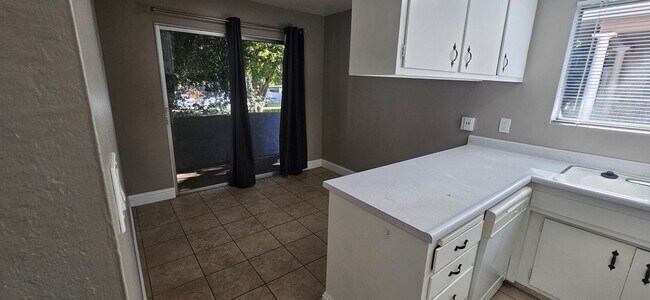 Building Photo - 2010 18th St