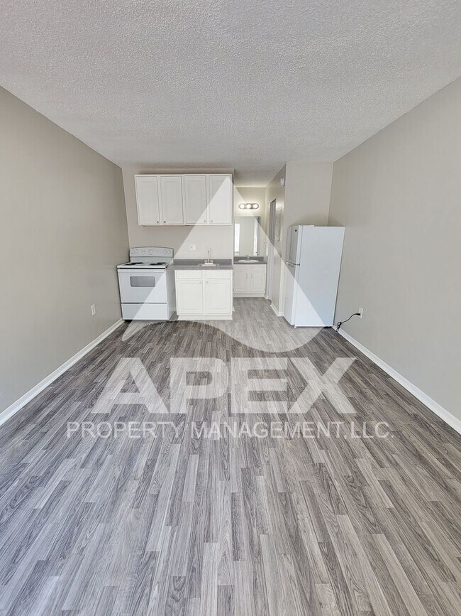 Building Photo - Recently Renovated - Alcoa Studio Apartment – Convenient Location!
