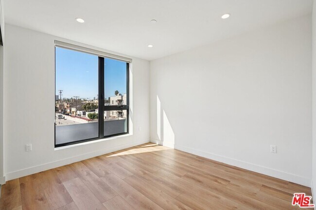 Building Photo - 10431 Santa Monica Blvd