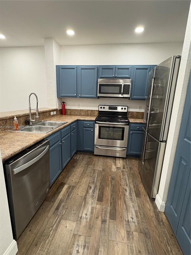 Building Photo - 2853 SE 1st Dr