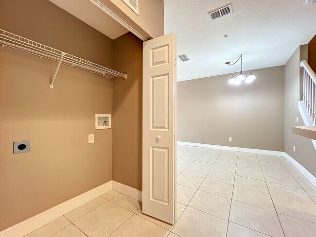 Building Photo - LUXURY 3 Bedroom / 2 Bath Townhome in a ga...