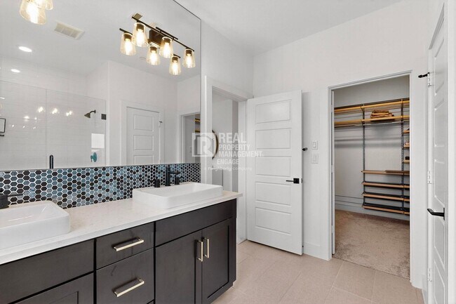 Building Photo - 1077 Maverick Dr