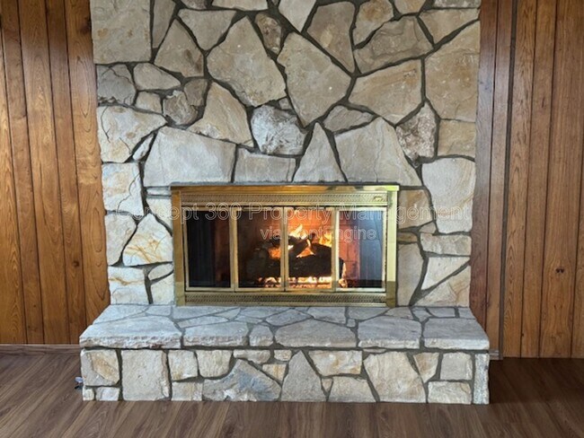 Building Photo - 20915 S Menlo Ave