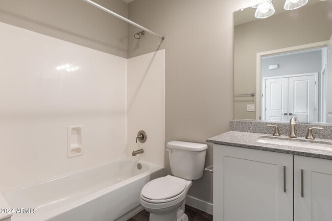 Building Photo - 2245 N Dayton St