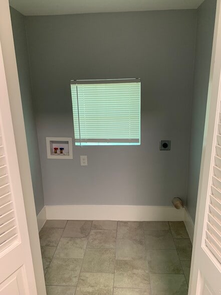 Building Photo - 519 E Evergreen St