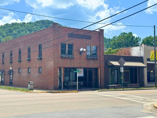 Building Photo - 109 W Laurel Ave