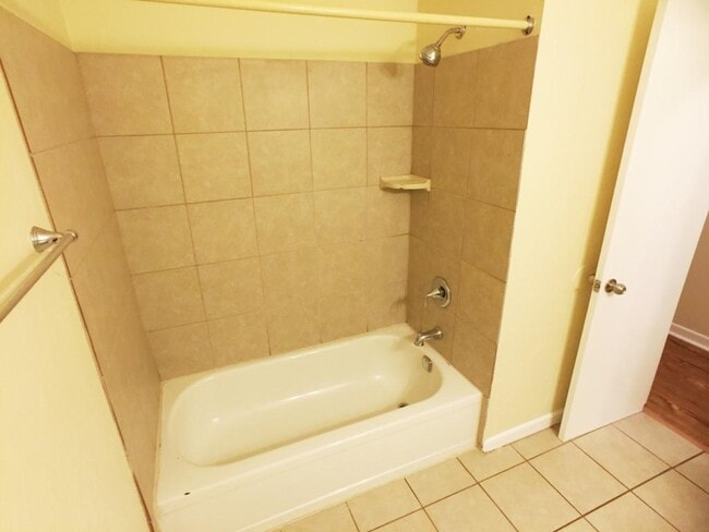 Building Photo - 5040 Woodland Dr NW