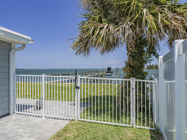 Building Photo - 13630 N Indian River Dr