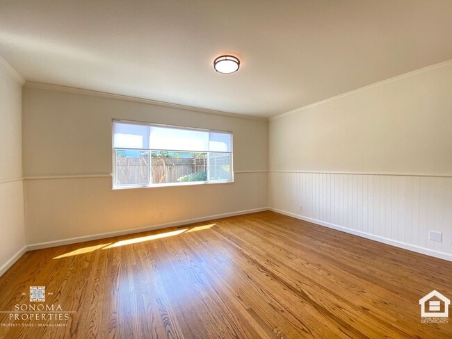 Building Photo - Charming 2bd/2ba House in Downtown Sonoma!