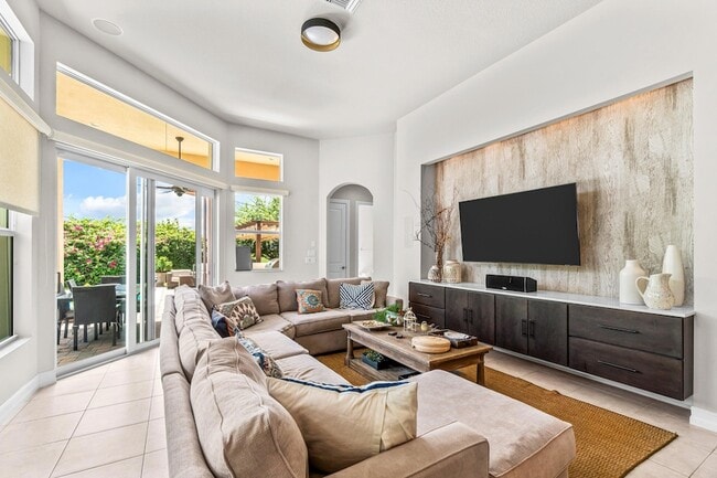 Building Photo - 114 Carmela Ct