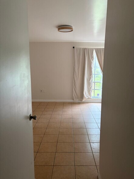 Building Photo - 7101 Miami Lakes Dr