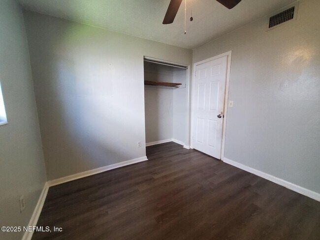 Building Photo - 2840 Cook St