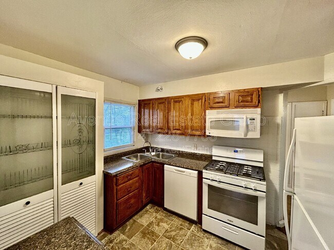 Building Photo - 7105 Circleview Dr