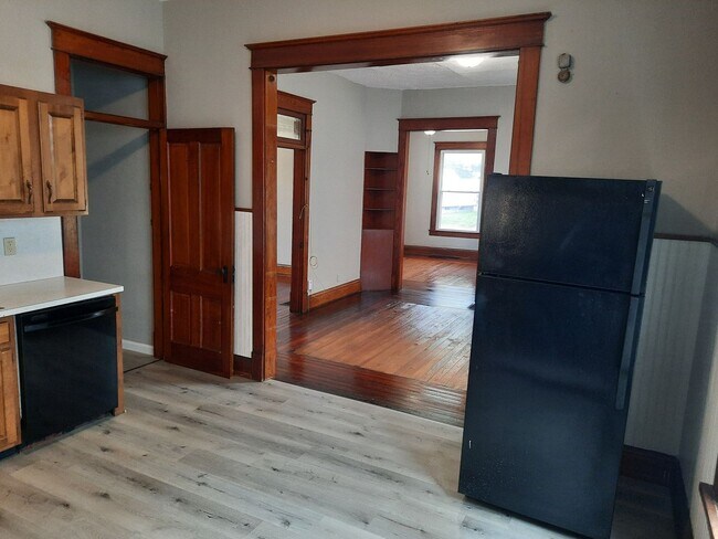 Building Photo - Lovely 3 bedroom 1 bath home