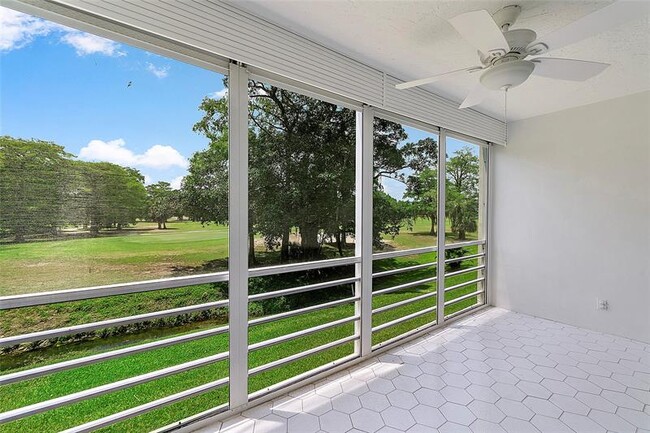 Building Photo - 605 Oaks Dr