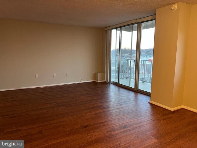 Building Photo - 1225 Martha Custis Dr