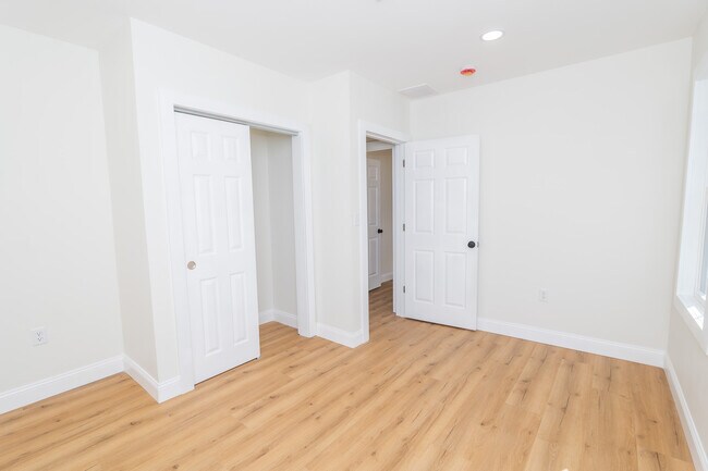 Building Photo - 84 Pembroke Ave