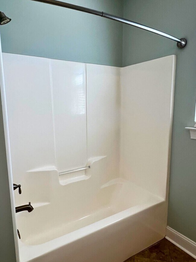 Building Photo - 4/2 with access to amenities, close to base!!