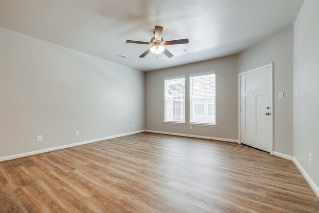 Building Photo - 107 Pk Pl Cir