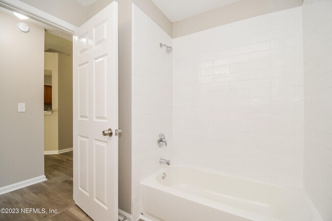 Building Photo - 542 Ashcroft Landing Dr