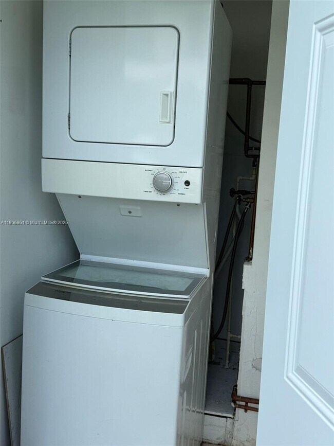 Building Photo - 245 189th Terrace